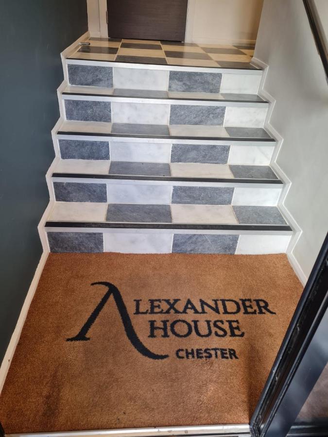 34 Cuppin Street - Luxury City Centre Apartment! Chester Extérieur photo